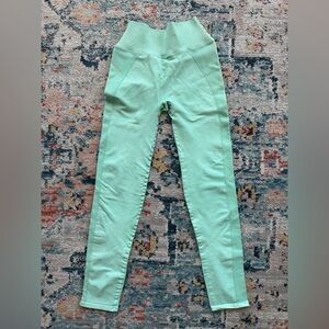 Free People Movement Mint High Waisted Leggings
Size XS/S